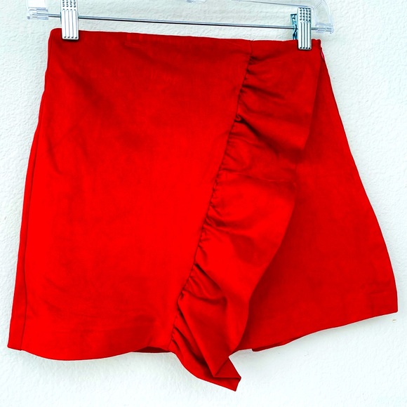 NWT! ZARA Faux Suede Asymmetrical Ruffle Skort Shorts Mini Skirt in RED Size XS - Picture 6 of 16
